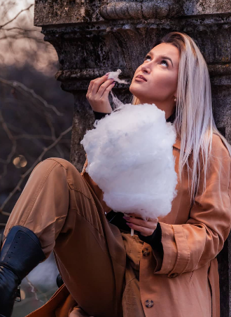 iLo holding cotton candy in the park